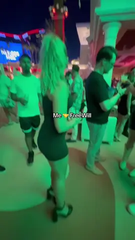 A post by @laurennwilliamsonn on TikTok caption: I didn’t think this one through ##foryou##vegas