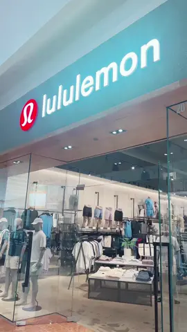 A post by @biigdrezzy29 on TikTok caption: -:PUT SOME LULU ON MY BUTT 😩 #lululemon #lulu #fyp 
