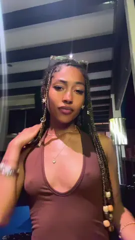 A post by @lovin1_liyah on TikTok caption: 🤏🏽🤏🏽🤏🏽