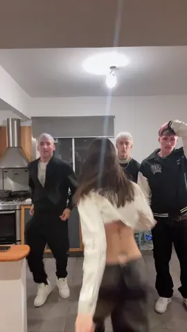 A post by @priimoraa on TikTok caption: No hay contexto JAJAJJSD 