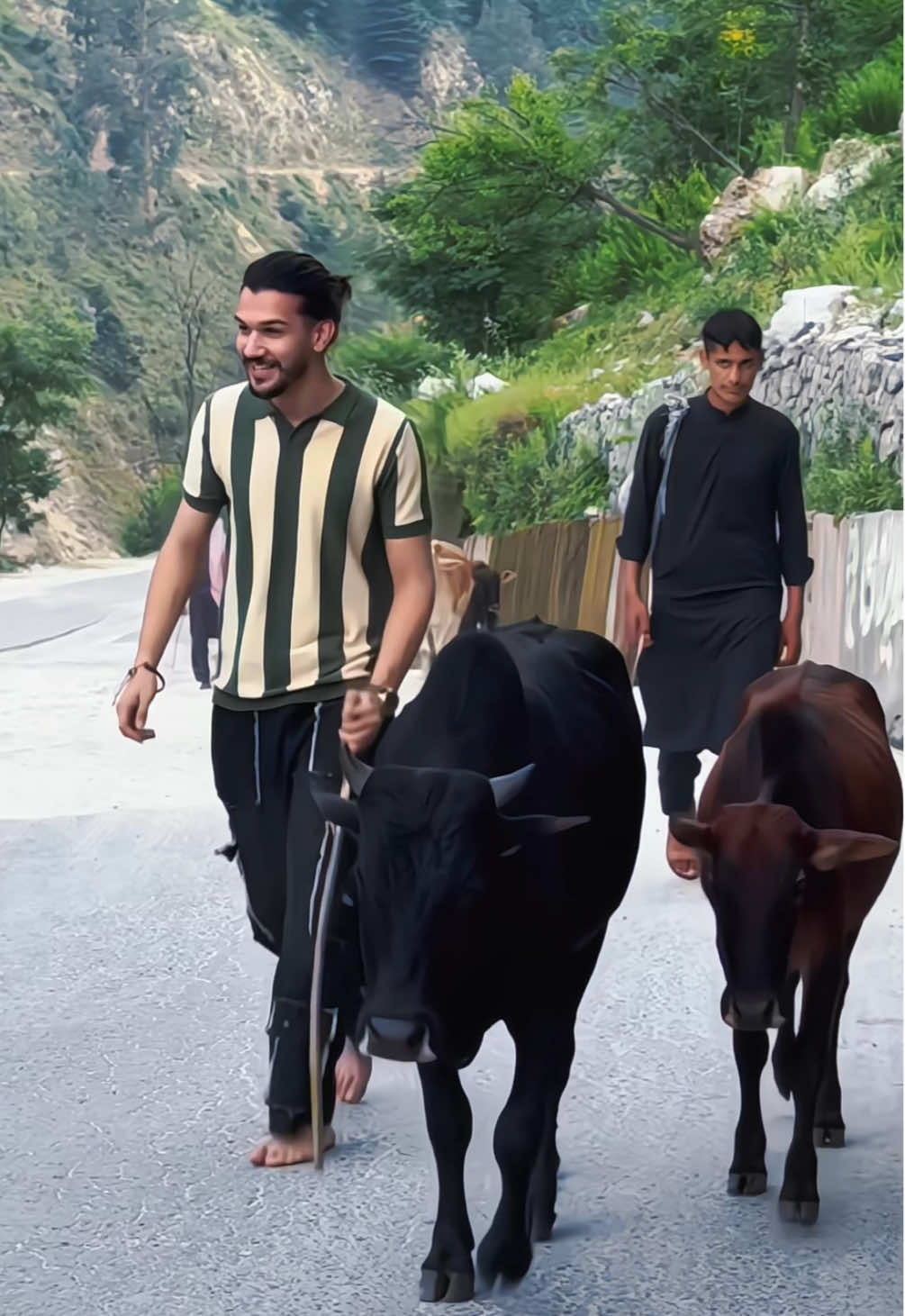 A post by @princeabdullah992 on TikTok caption: Hyee ✨ in Haseen Wadiyong Me ❤️😩@👑pindi king👑 #foryou #abdullahfam #peerswag #pindiking insta id: prince_Abdullah9 