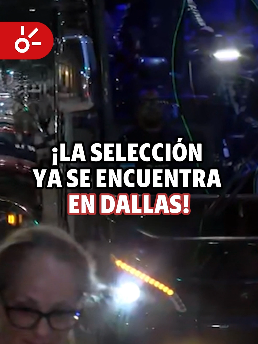 A post by @clarosports on TikTok caption: ¡RODEADOS DE AFICIÓN! 🫡🇲🇽⚽ La selección mexicana ya se encuentra en Dallas, Texas; donde enfrentará a Surinam en la segunda fecha del Grupo A de la #CopaOro 💥 El cuadro tricolor fue recibido por bastantes seguidores del tricolor en el nuevo hotel de concentración 🤝 #Futbol #Mexico #Surinam #CopaDeOro #MasClaroQueNunca