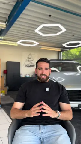 A post by @auto.clean.aguilar on TikTok caption: ¿Qué incluye nuestra formación?** - **Conocimiento completo:** Te proporcionaré toda la información necesaria sobre el proceso de importación, desde la compra hasta la matriculación. - **Red de contactos:** Tendrás acceso a los números de teléfono de gestores, agentes aduaneros y estaciones de ITV para simplificar cada paso del proceso. - **Apoyo constante:** Durante un año, estaré aquí para apoyarte. Si surgen dudas o problemas en cualquier momento, no dudes en contactarme. - **Además de todo lo anterior, habrá un canal exclusivo de WhatsApp:** Recibirás alertas de coches disponibles 24 horas antes que en nuestro otro canal, además de precios directamente del coche en Suiza. **Detalles importantes:** - **Inicio del curso:** 1 de agosto. - **Inscripción:** Abierta desde el 13 de junio en el canal de difusión; el 16 de julio en nuestras redes sociales. - **Duración:** 1 año. - **Inversión:** 1500 €.