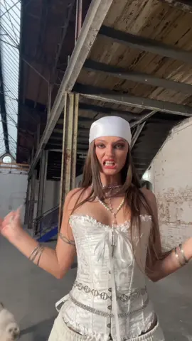 A post by @missgeorgiacavallo on TikTok caption: Ihr wisst ja garnicht was da kommt 