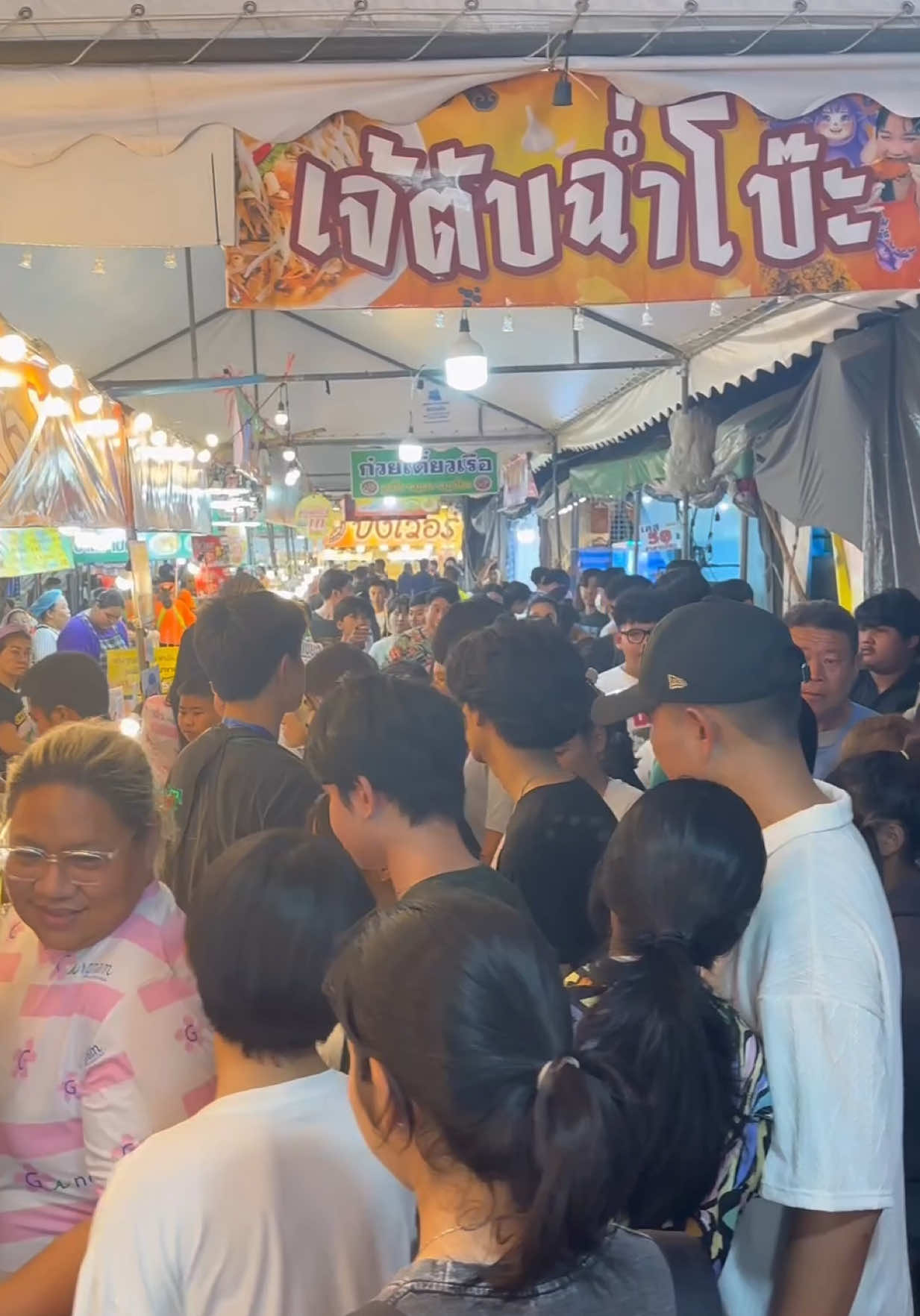 A post by @dollnc on TikTok caption: ไปกันต่ออออ คุ้มทุกหยาดเหงื่อ 🙏 #เจ้ตับฉ่ำโบ๊ะ 
