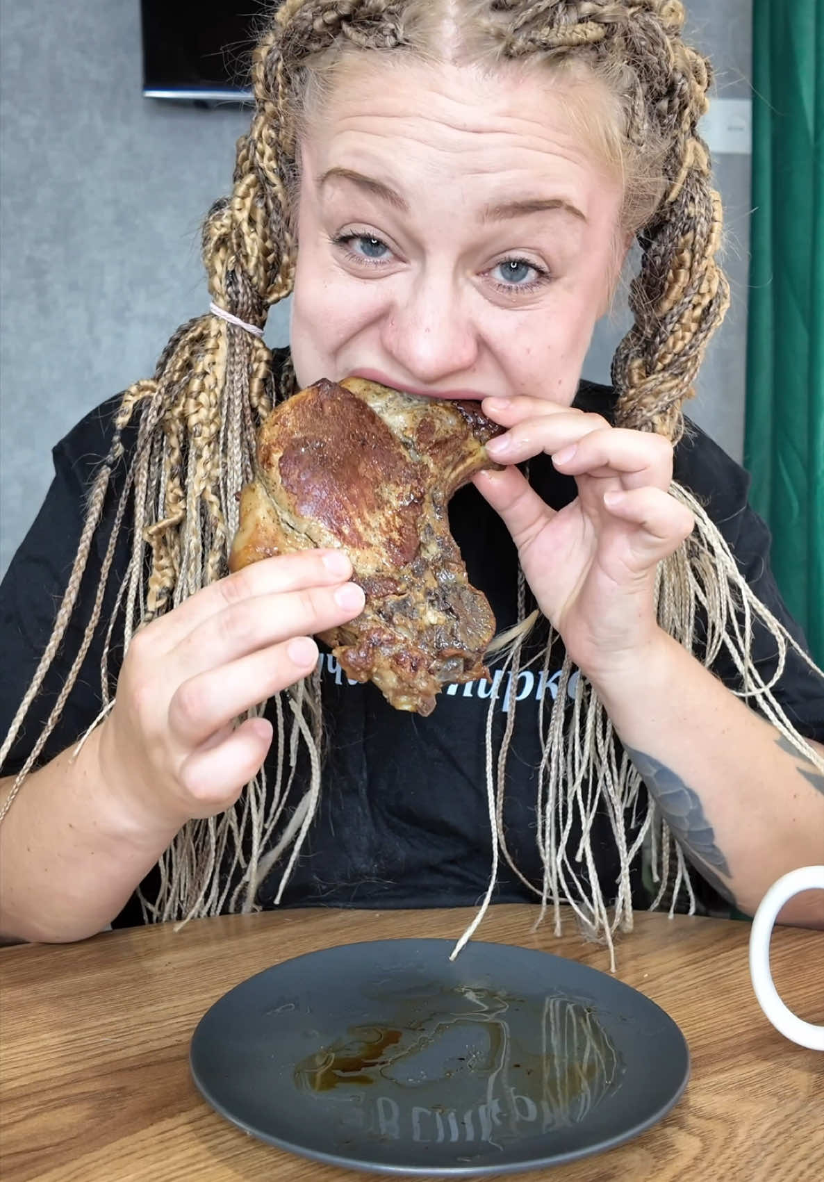 A post by @valusha_strelec on TikTok caption: Шо как Вы?😗