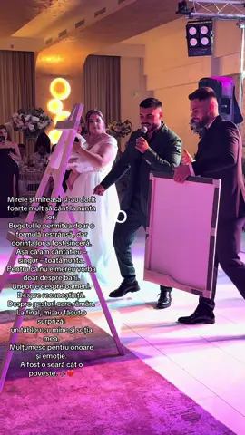 A post by @jador on TikTok caption: Uneori, viața te surprinde în cele mai frumoase moduri. Am fost invitat să cânt la o nuntă unde bucuria a fost reală, sinceră, și plină de emoție. Mirele și mireasa și-au dorit enorm să fiu prezent, chiar dacă bugetul le permitea doar o formulă restrânsă. A fost un gest care m-a atins profund – iar surpriza lor, un tablou cu mine și soția mea, m-a lăsat fără cuvinte. Pentru mine, muzica nu e doar un job, ci o punte între oameni. Și uneori, nu e vorba doar despre bani. E despre respect, suflet și momente ca acestea, care rămân cu tine o viață. Vă mulțumesc pentru încredere și emoție! ❤️