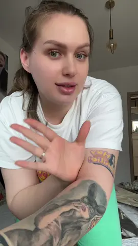 A post by @tinadrip on TikTok caption: Voi ce folositi?😅