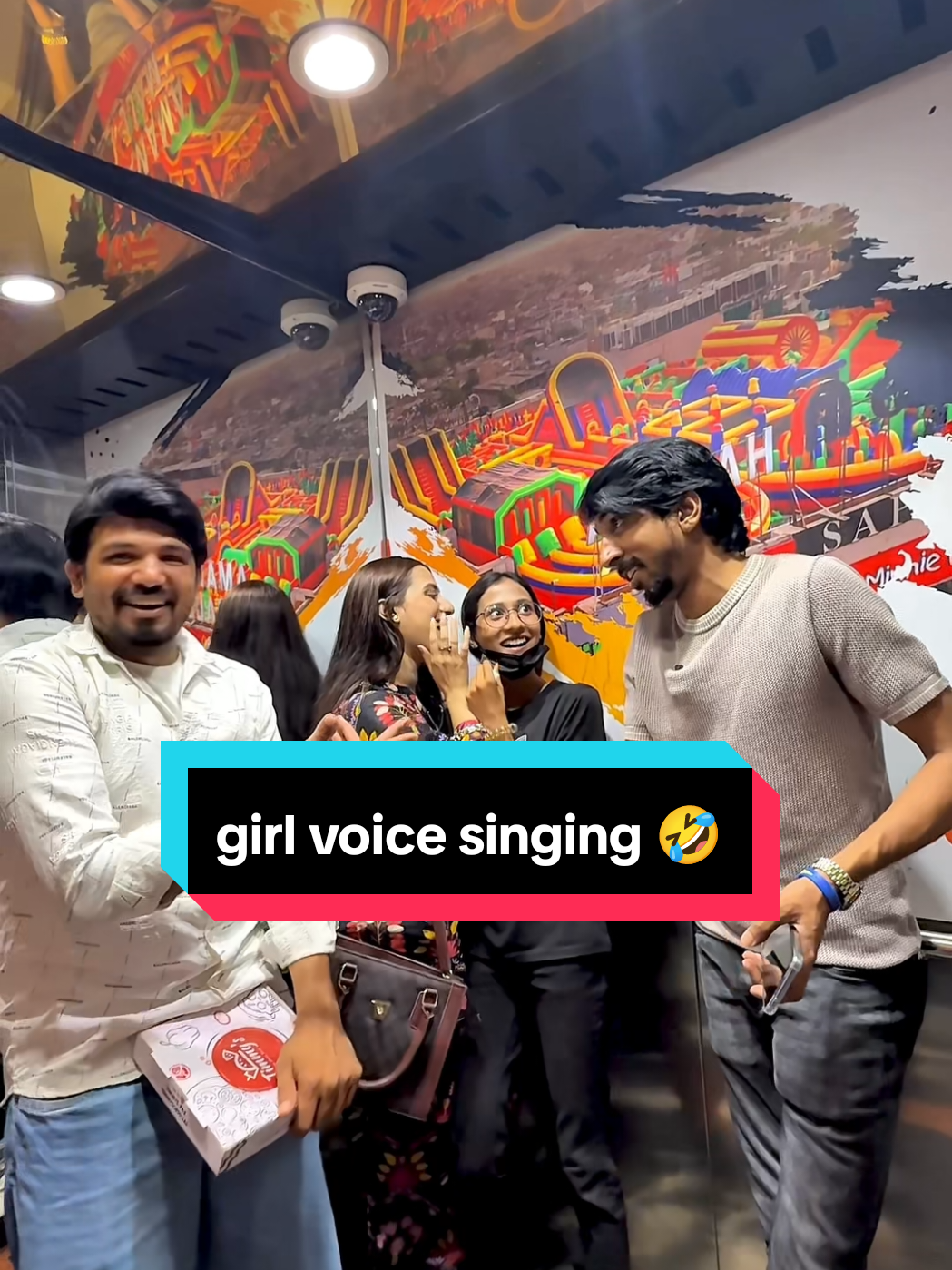 A post by @siasi_shoorli on TikTok caption: girl voice singing 😂 girls reaction #rj_nazim_official #siasi_shoorli #entertainment #prankvideo #😂 
