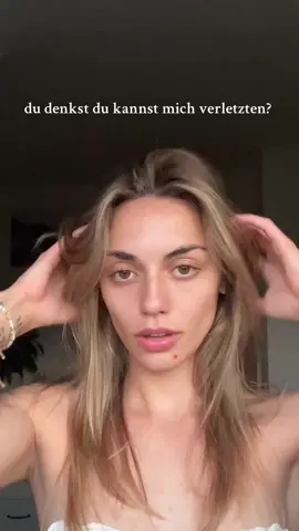 A post by @tinaneumann on TikTok caption: ich mich selbst so deshalb verletzt, das kann keiner toppen!🥹 DAS ist für mich eine CLEANE Haut auch wenn sie nicht Perfekt ist!  #akne 