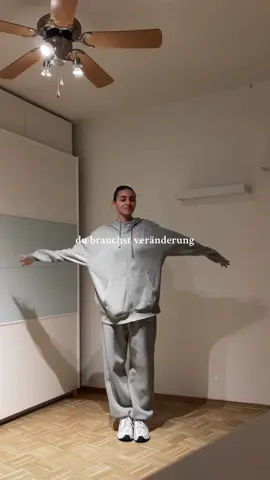 A post by @tinaneumann on TikTok caption: Keine Sekunde bereue ich meinen Umzug in mein Heimatshaus🥹😍 #umzug 