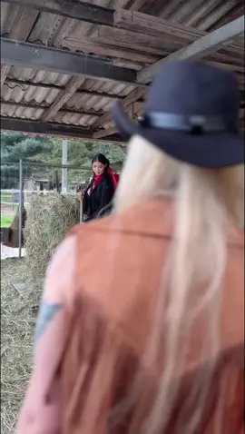 A post by @deso_latee on TikTok caption: „WAS SOLL DAS DENN ..?“ Rode Ride könnt ihr jetzt überall streamen 😏🔥🤠🤠🤠 #howtogoviral #techno #addsong #fürdich #fürdeineseite #techtok #tiktok2025viral #deutschtiktok #checkthisout #virale #fyyyyyyyyyyyyyyyy 