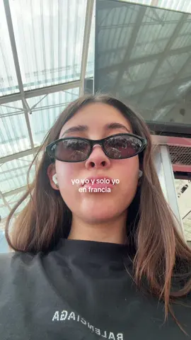 A post by @orlenaodette on TikTok caption: si no vienes conmigo, ps me voy sola #labishoda aquí nunca hay soledad porque estoy llena de mí, aquí ya no caben más, solo yo 