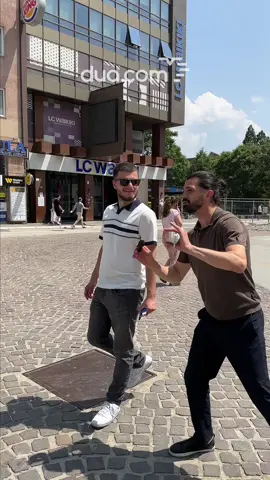A post by @dua.com_dating on TikTok caption: Kush janë ma xheloz – çikat apo djemtë? #duacom #findyourone #dashuroshqip #datingapp #takoshqiptar #njohjeonline #chatshqip