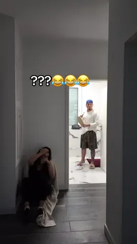 A post by @ninogashi on TikTok caption: Wenn das Viral geht fress ich n Besen 🧹. #fyy #fürdich #fail #mama #funnymemes #prank #explore #balkan #erschrecken 