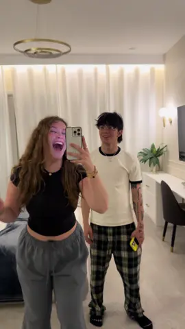 A post by @sondra_blust on TikTok caption: Estamos en camino a disney 😊 