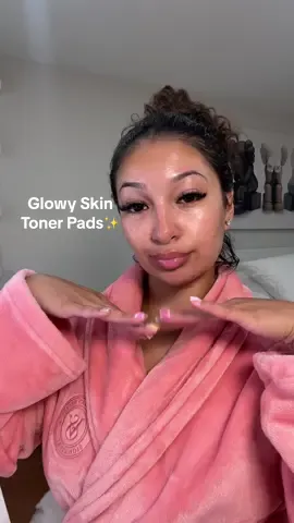 A post by @ on TikTok caption: these before skincare are a GAME CHANGER!!! The glowwww!!😍 @mixsoon #mixsoon #centella #centellatonerpad #koreanskincare #glassskin #skincareroutine #amazon #tonerpad #skintok 
