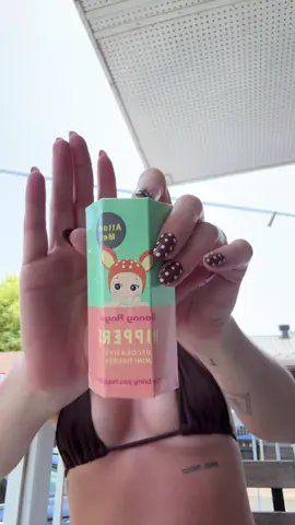 A post by @kikimlanglois on TikTok caption: UNBOXING SUNNYANGEL 👼🏼 Merci matin ✨💕 @martin.survivorqc 