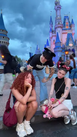 A post by @carlhoos_ on TikTok caption: Ahora se me aguantan 😡 @Dakota @Mujerdebuenapasta  #carlosalbertofuentes #carlosalberto #carlhoos_ 