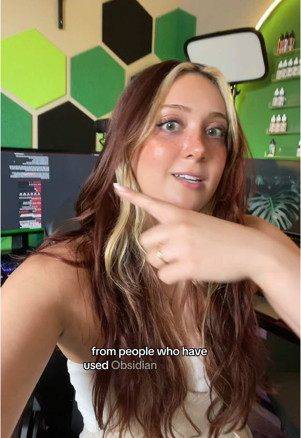 A post by @dianaoftherose on TikTok caption: Seriously, that web map thingy sucks and is NOT a good intro to Obsidian. Here’s what it actually is. #obsidian #ttrpg #dnd #dungeonsanddragons #tabletopgames #notetaking #dianaoftherose 