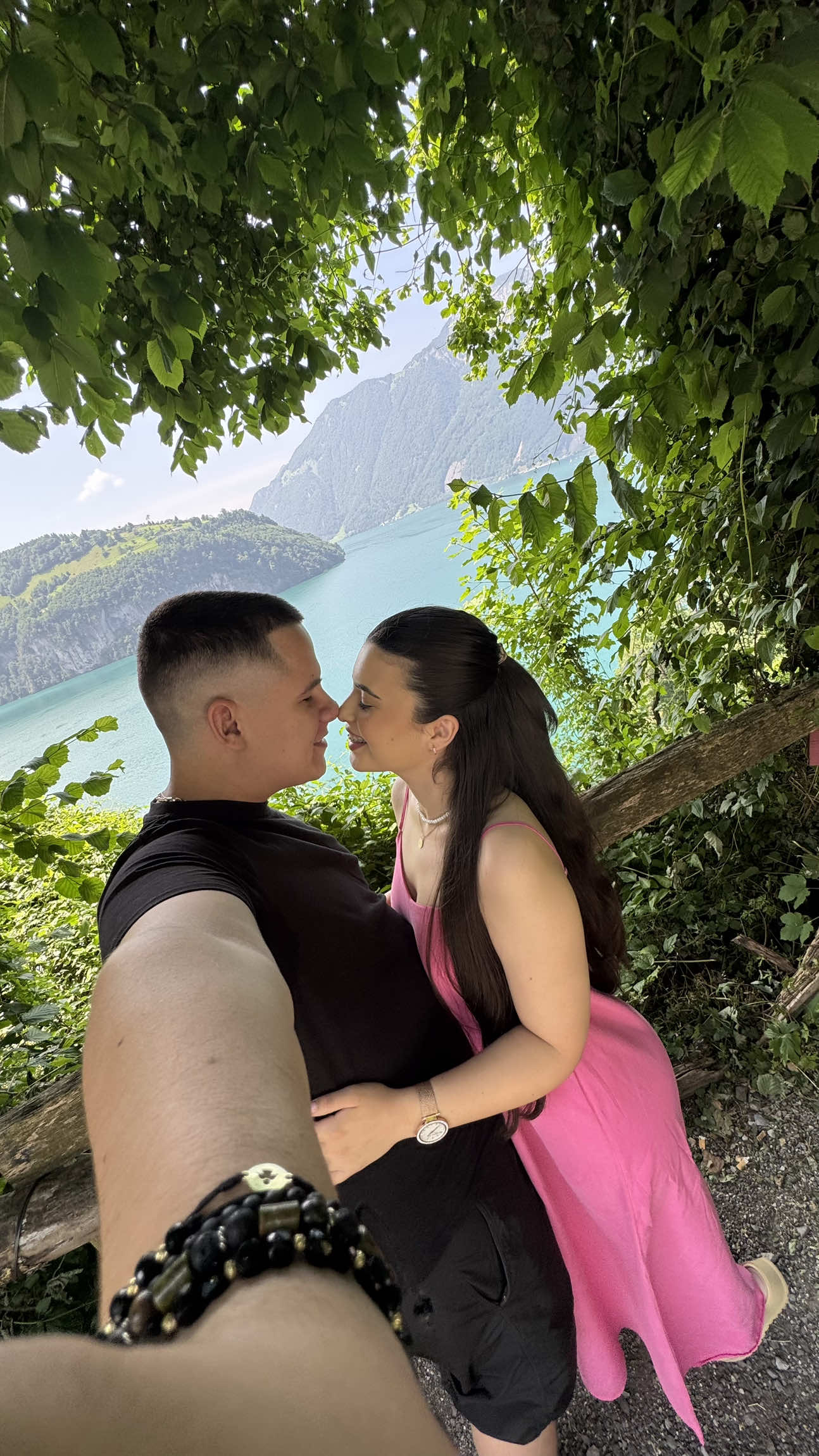 A post by @denisa_cristina13 on TikTok caption: Promit că vara asta vă luam cu noi să vizităm Elveția🇨🇭#foryoupage❤️ #elvetia⛰ 