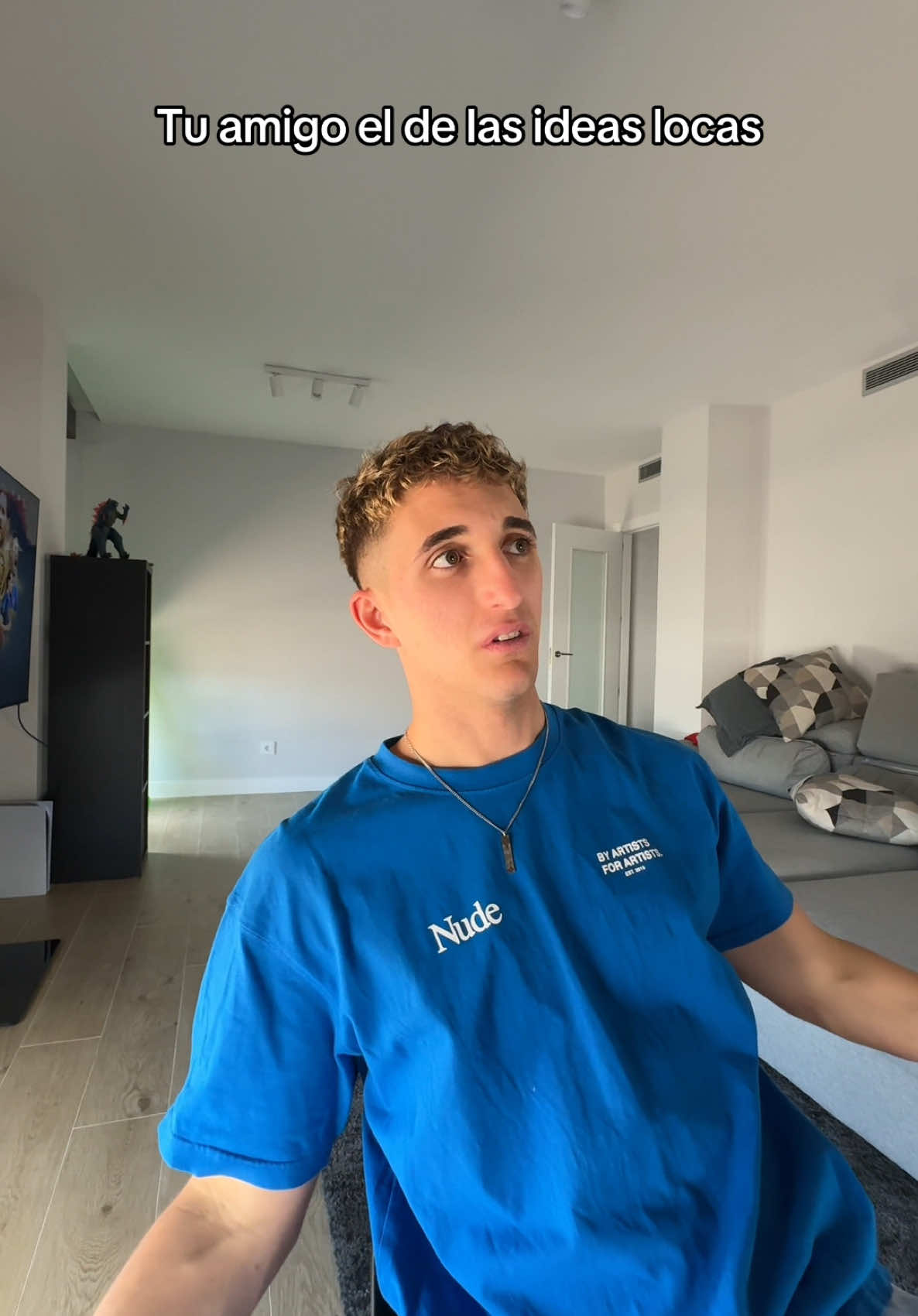 A post by @jonata_26 on TikTok caption: 2.4M en Instagram?💙