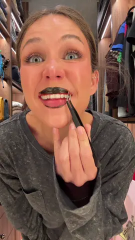 A post by @danigschulz on TikTok caption: que buen viernes un lunes