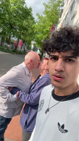 A post by @eldenolive on TikTok caption: Ich renne immernoch #fyp #foryoupage #viral #eldeno 