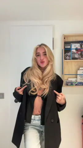 A post by @ramona_jst on TikTok caption: #fyp #fürdich #techno 