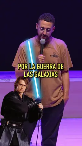 A post by @galdervaras on TikTok caption: Tomarán helado oscuro 🌈 #humor #standup #monologos #comedia #standupcomedy 