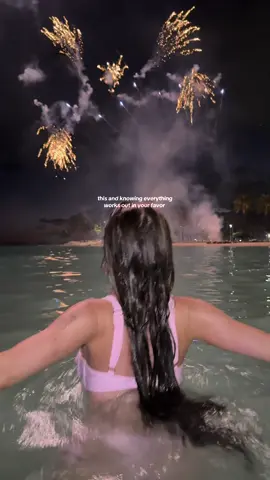 A post by @xoxodoseofjos on TikTok caption: Core memory 🐚🎆🧜🏼‍♀️ #waikiki #vacation 