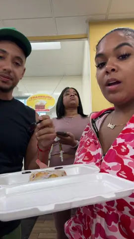 A post by @jeralynnn_ on TikTok caption: do we love bojangles or ??