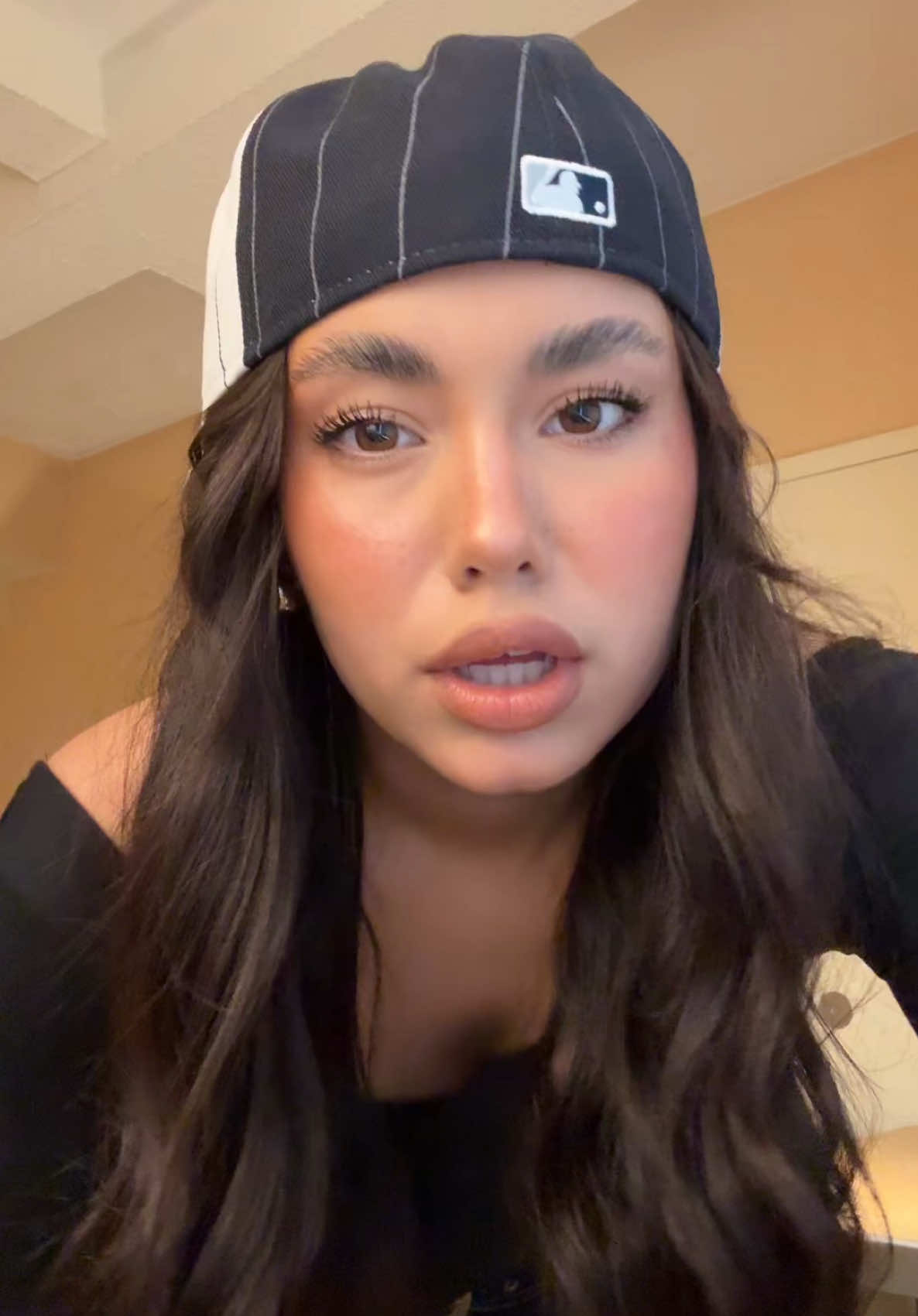 A post by @parzialeerebeccaa on TikTok caption: Fit check per andare a vedere una partita di baseball🤍🤍🤍🤍