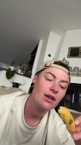 A post by @nicolnic on TikTok caption: Fischstäbchen auf die 1️⃣ 