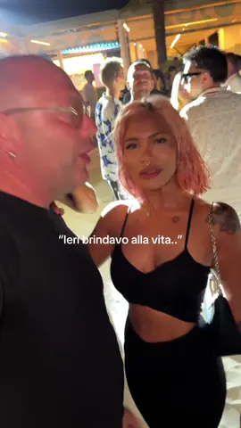A post by @nenenicoo on TikTok caption: POV: ieri brindavo alla vita  “Oggi sorseggio da un lato solo😂” MoLale della favola …. Non serve toccare il fondo per rialzarsi 😌 basta perdere un incisivo 😂😂😂 #pov #🤣🤣🤣 #moment 