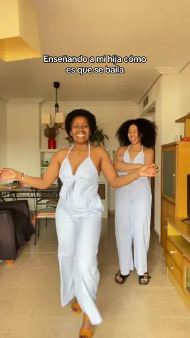 A post by @thebanezs on TikTok caption: Mi madre se asegura de que baile con saborrrrr ✨