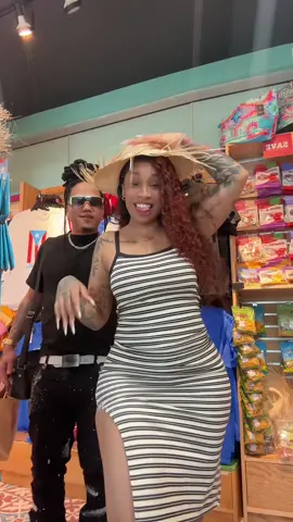 A post by @arlenemc01 on TikTok caption: Quiere mi BUMPER 😁🔥 pentiendes ya casi saleeee 💋