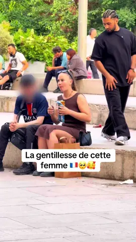 A post by @dimerci91 on TikTok caption: La gentillesse de la meuf 🥺🇫🇷🤭