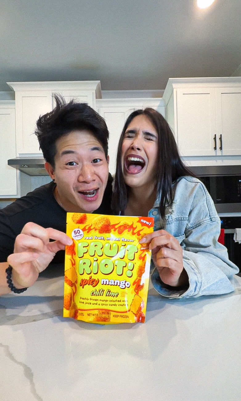 A post by @chinoylatina on TikTok caption: Probando los dulces mas virales!!! 