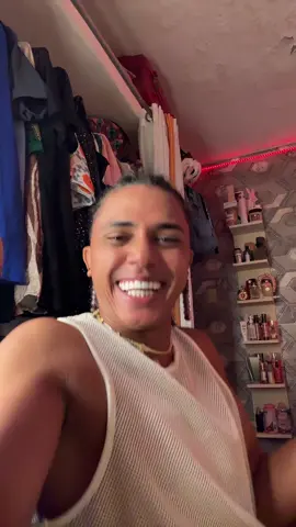 A post by @yefryofficial on TikTok caption: Vamos corran aprovechen 