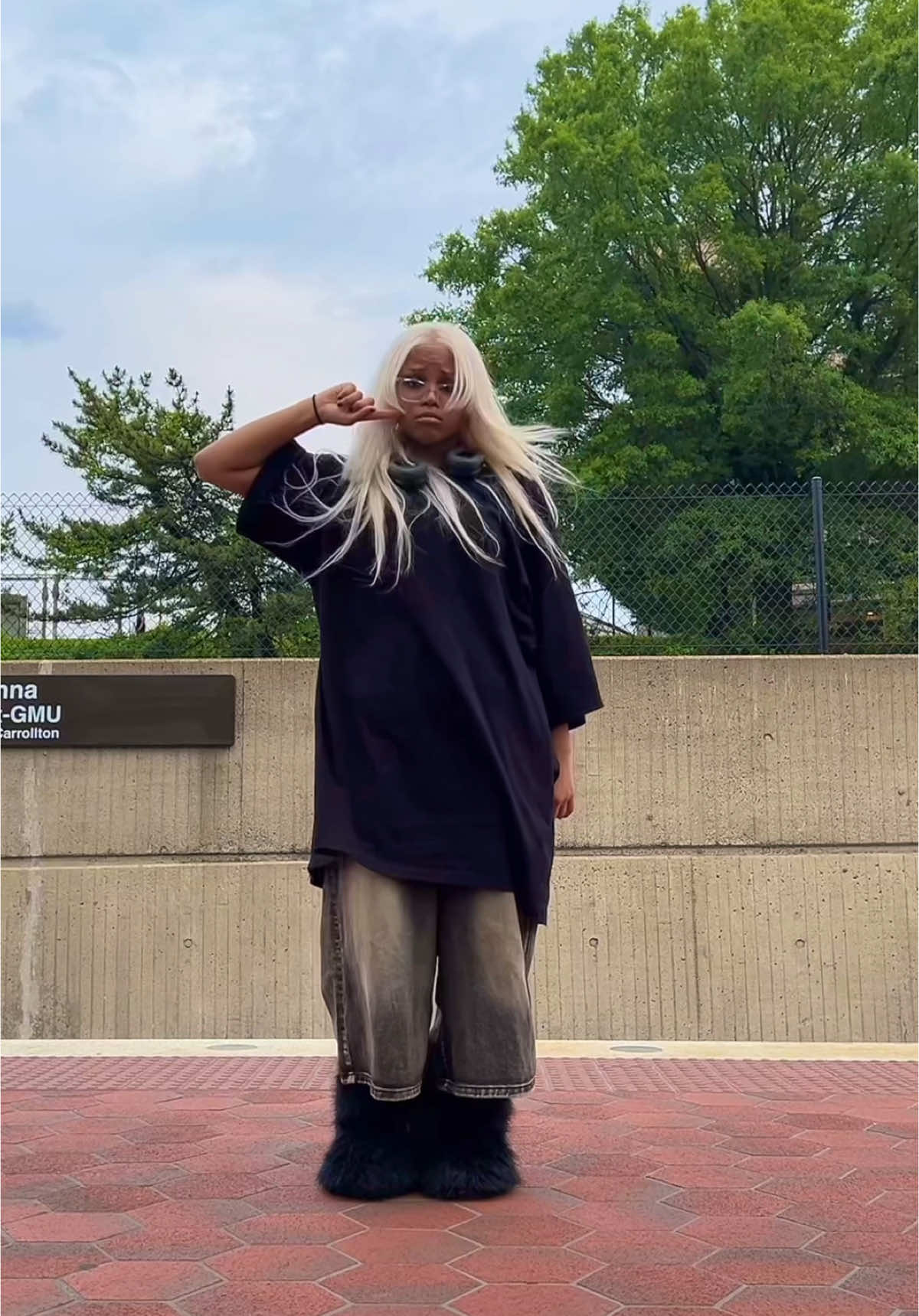A post by @layy.exe on TikTok caption: pretty boy — 🎧 @P1Harmony #prettyboy #p1harmony #piwon #피원하모니 #kpop #choreography #dance #layyexe 
