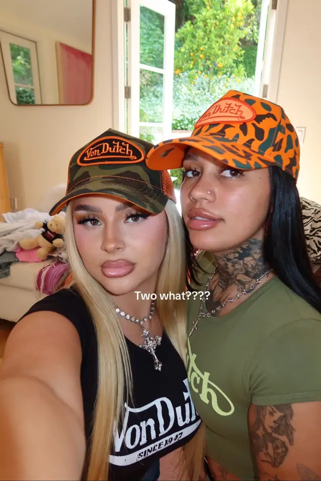 A post by @bbybergz on TikTok caption: 2 pretty eaters>>>> #wlw #fypシ 