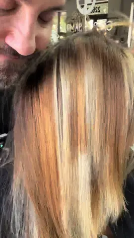 A post by @gabrielsamrags on TikTok caption: Cuando el cabello viene con manchas, mechas gruesas y tonos naranjas… ¡nosotros lo transformamos! 💥 Organizamos el caos, eliminamos el color no deseado y creamos una armonía visual espectacular. Porque una corrección bien hecha puede devolverle la dignidad al rubio 💛🔥 #CorreccionDeColor #RubioPerfecto #HairTransformation #GabrielSamra #AntesYDespues #creatorsearchinsights 