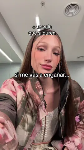 A post by @yamisafdie on TikTok caption: 3 días para “+ Te Vale” con @emilia 🧊 quien la esperaaaa??? #nuevamusica #yamisafdie #emilia #musicaargentina 