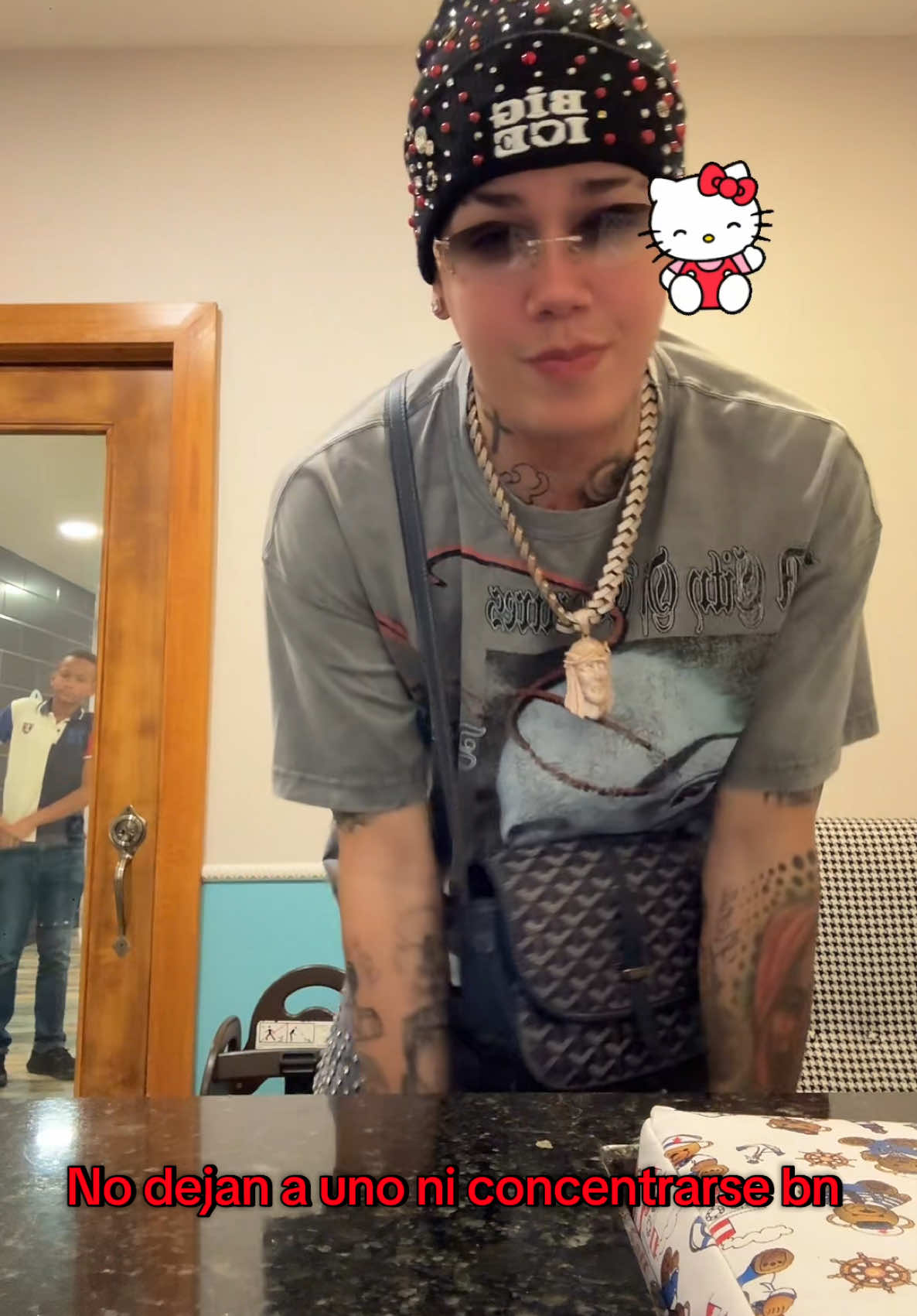 A post by @yaiseloficial on TikTok caption: Se quedó tieso el menor 🤣 #yaisellamelodia #yaisellm #fvpシ #foryoupage #fyppp #contenido #viral_video #paratiiiiiiiiiiiiiiiiiiiiiiiiiiiiiii 