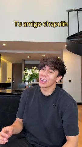 A post by @sonrixs_ on TikTok caption: Etiqueta a un chapulín 🦗 #Sonrixs 