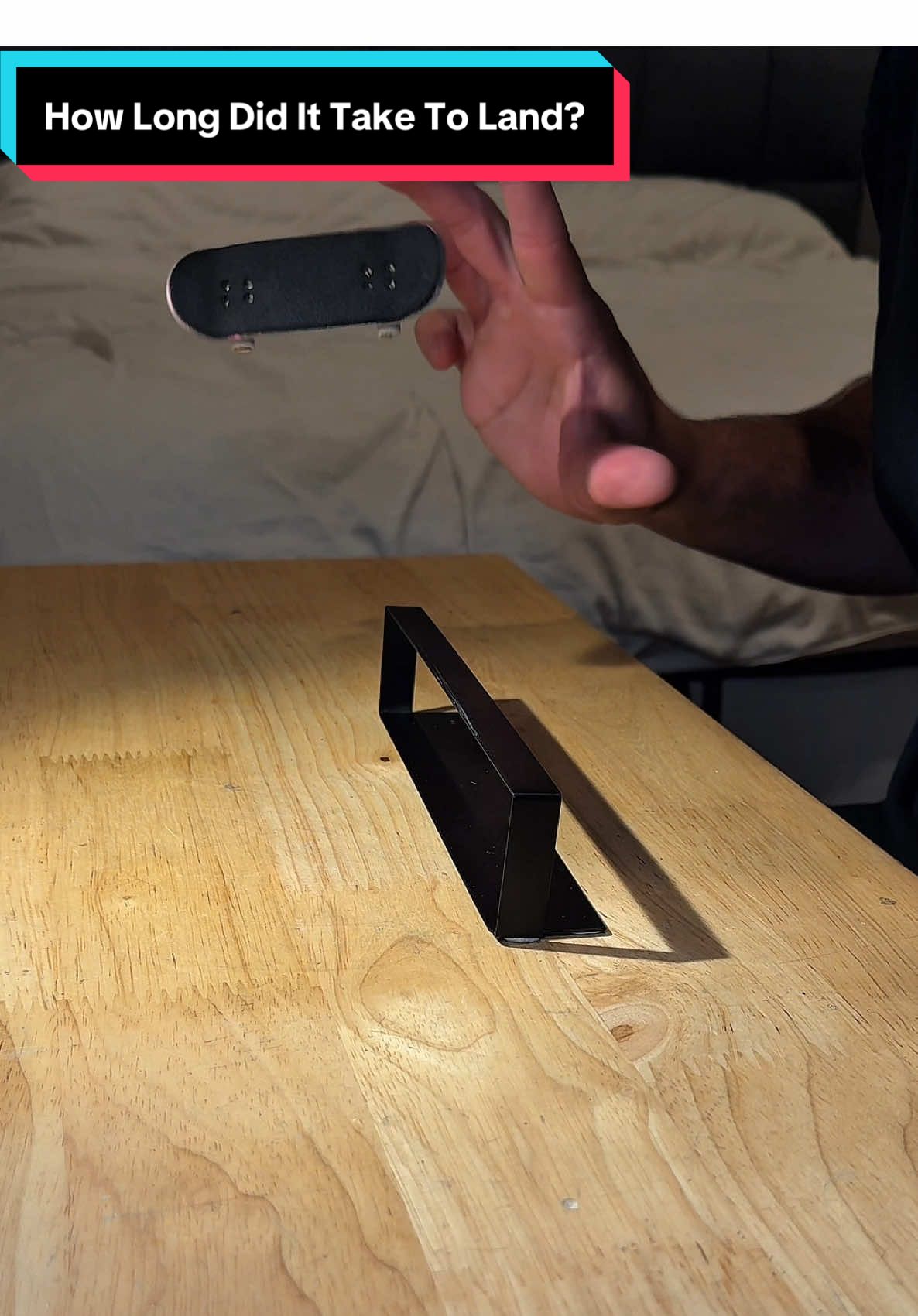 A post by @jakepfb on TikTok caption: This was a Battle🫠 #fingerboard #fingerboarding #fingerskate 