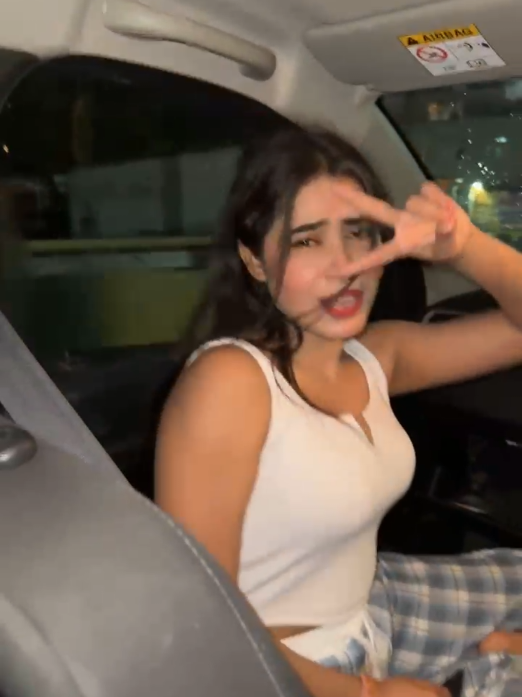 A post by @sachi_sahu on TikTok caption: Sunday Night Vibes  #chillwithtiktok #viral #tiktok #funny 