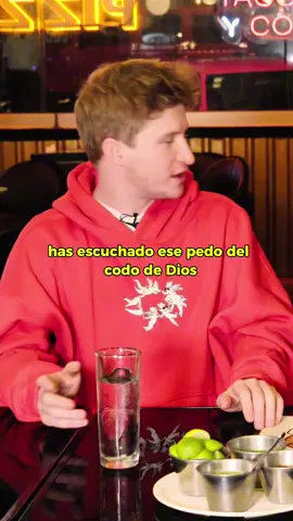 A post by @pardetresmx on TikTok caption: Toluca, el codo de dios 😭😩