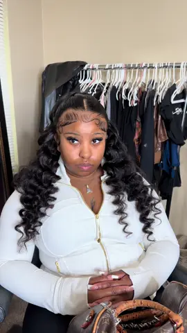 A post by @onnastyledit on TikTok caption: This wig melted so good🥰😍 #wig #frontal #frontalwig #frontalwiginstall #wandcurls #detroit #detroitstylist #protectivestyles #middlepart #fluffycurls #updown #longhair #curls #naturalhair